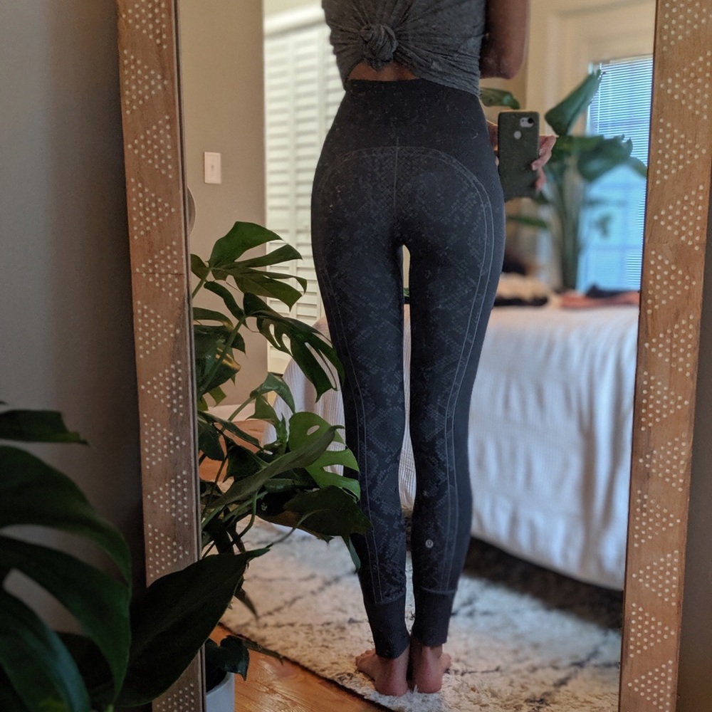 Lululemon Snakeskin Seamless 7/8 Tight